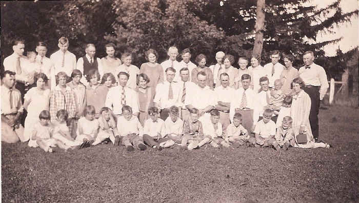 Reunion1927.jpg (814409 bytes)